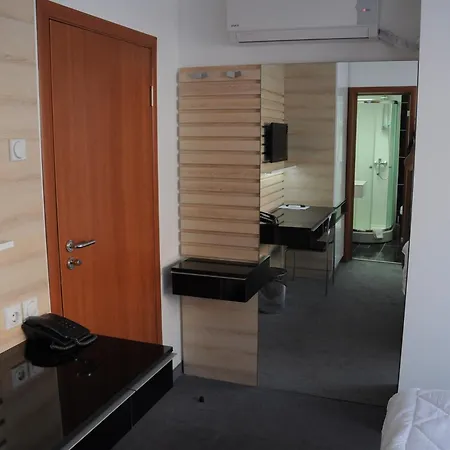 Garni Consul Hotel 3*