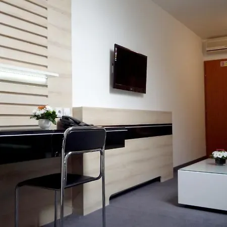 Hotel Garni Consul 3*