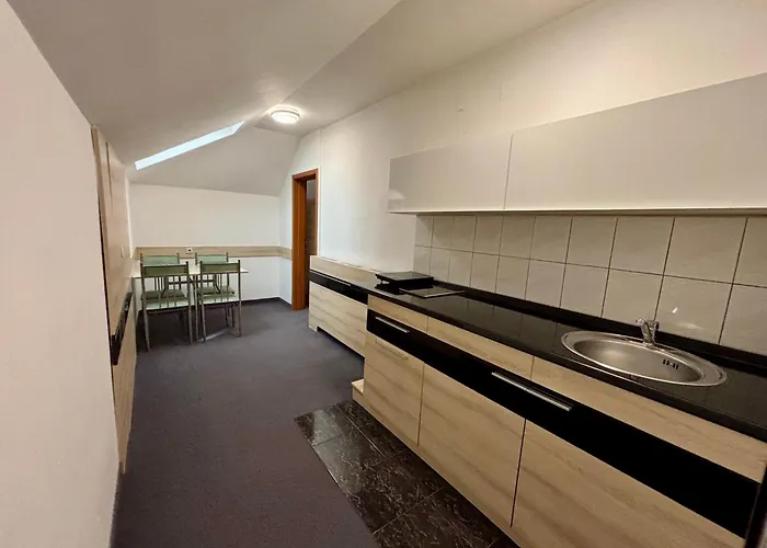 Garni Consul فندق