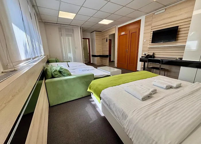 فندق Garni Consul 3*