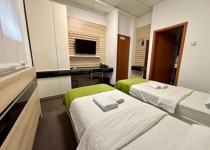 Garni Consul فندق Ni