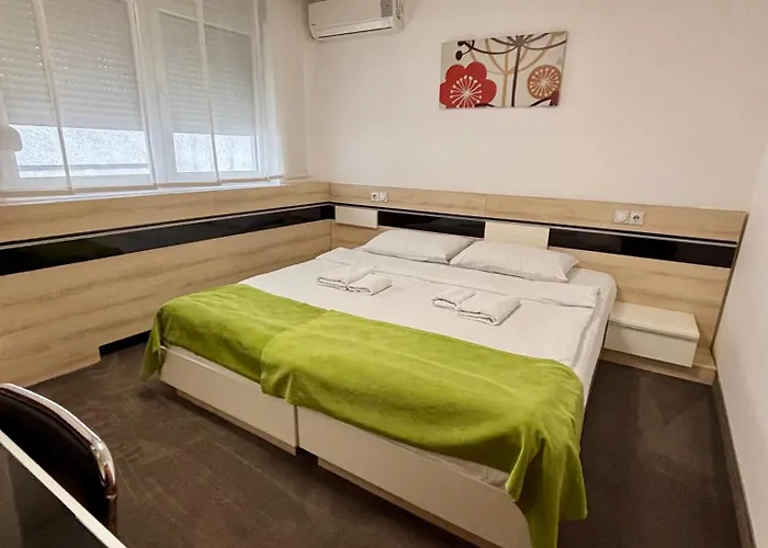 Garni Consul 3* Ni